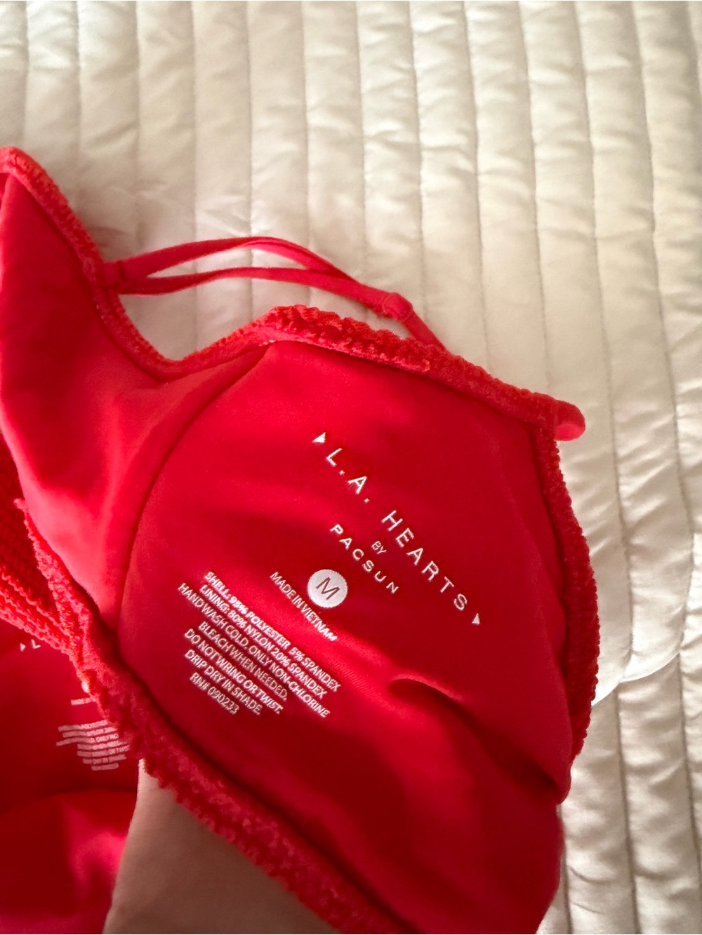 Red bikini - Picture 3 of 5